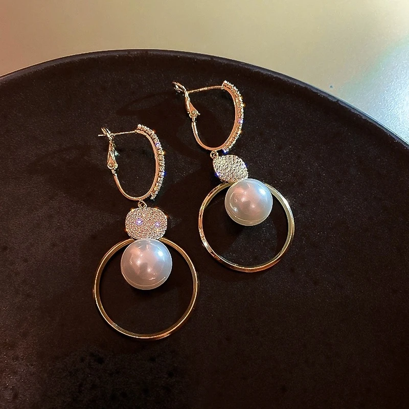 

Trendy Crystal Round Pendant Drop Earrings For Women Fashion Pearl Charm Statement Jewelry Wedding Earrings Female 2021
