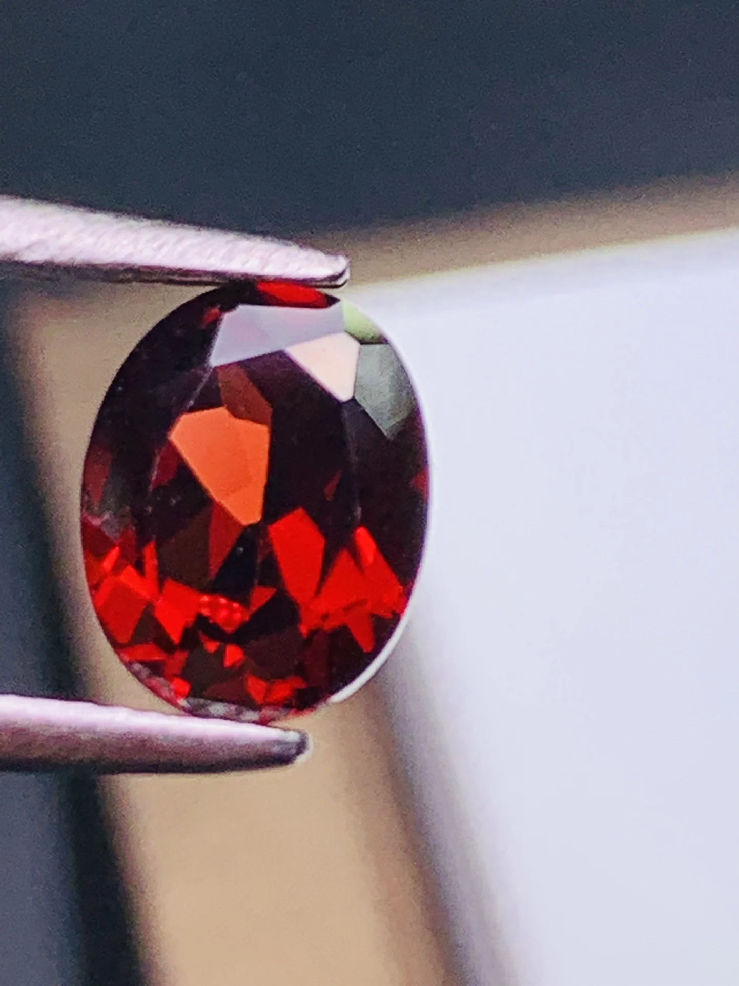 

Pure natural garnet Bare stone Can be inlaid with rings or pendants 3 carats Red Shiny Oval accessories gem jewelry bijoux