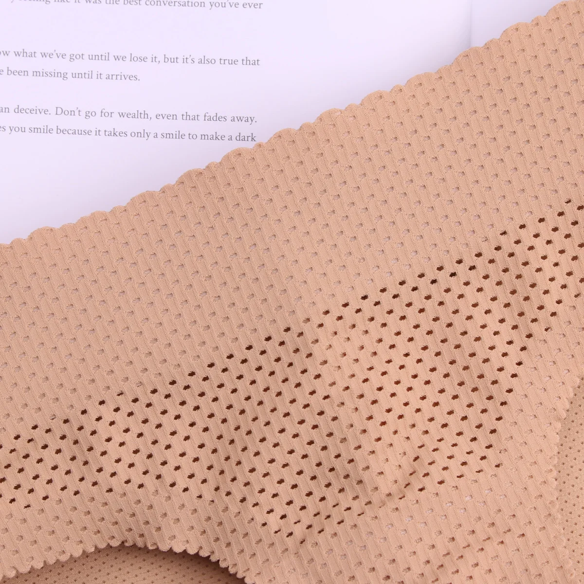 Бесшовные трусики с подкладкой заниженной талией |