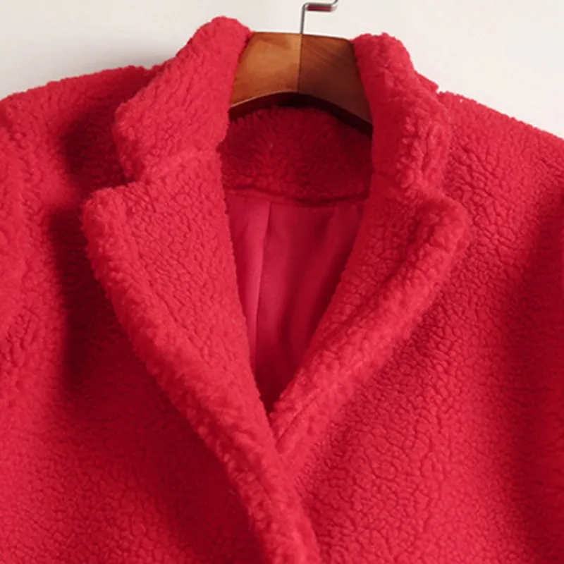 Женская теплая куртка из овечьей шерсти с воротником-стойкой и длинным рукавом |