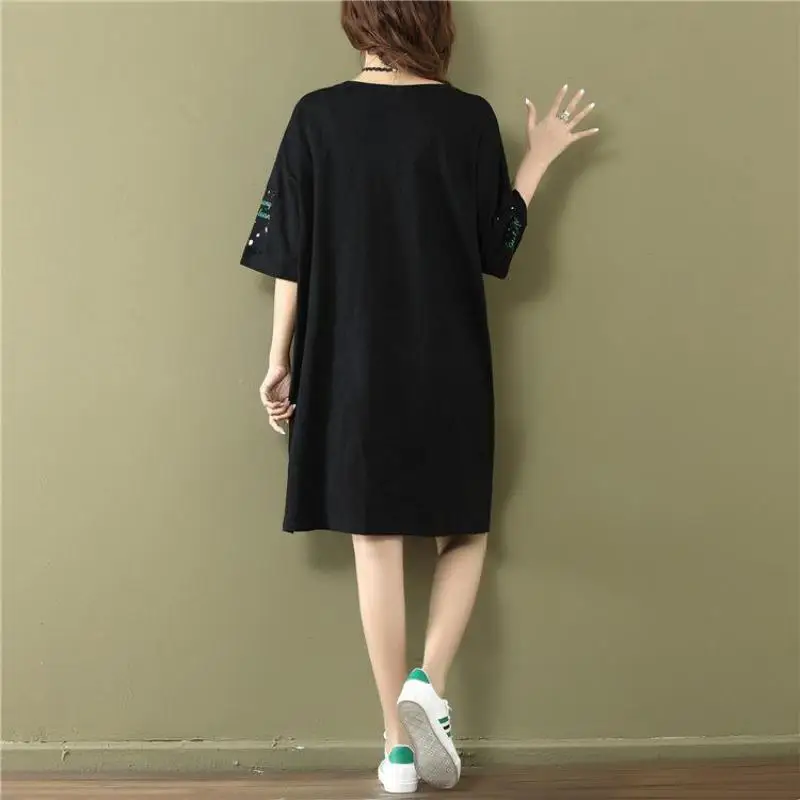 2021 летние свободные женское платье живопись письмо наклейка с принтом короткими