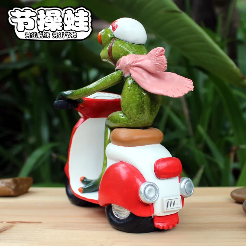 

Creative Resin Animal Model Festival Frog Cute Decoration Office Photography Studio Photo Frog Decor Birthday Gift Home Decor