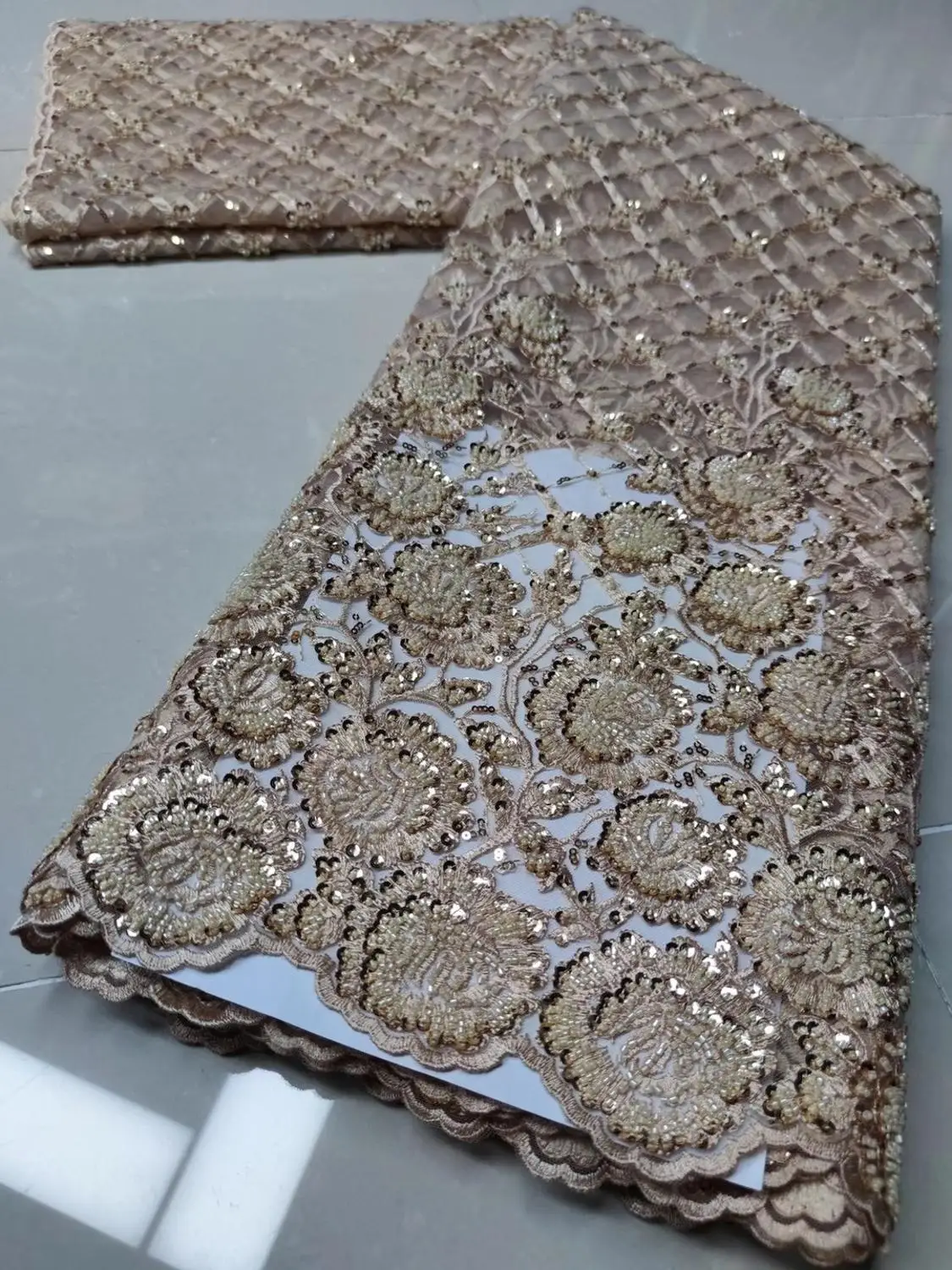 

Latest Upscale Bead Lace African Tulle Lace Fabric 2020 High Quality Embroidery Sequins French Net Lace Fabric Nigerian Material