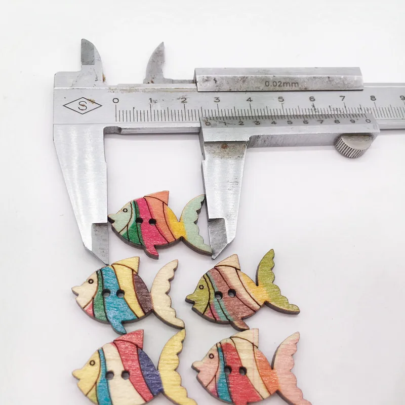 50 таблеток/упаковка 26 мм крашеные маленькие рыбки Деревянные Пуговицы детские DIY