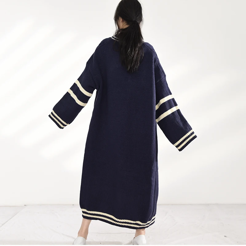 

[EAM] Blue Long Big Size Knitting Cardigan Sweater Loose Fit V-Neck Long Sleeve Women New Fashion Autumn Winter 2021 1Y16417