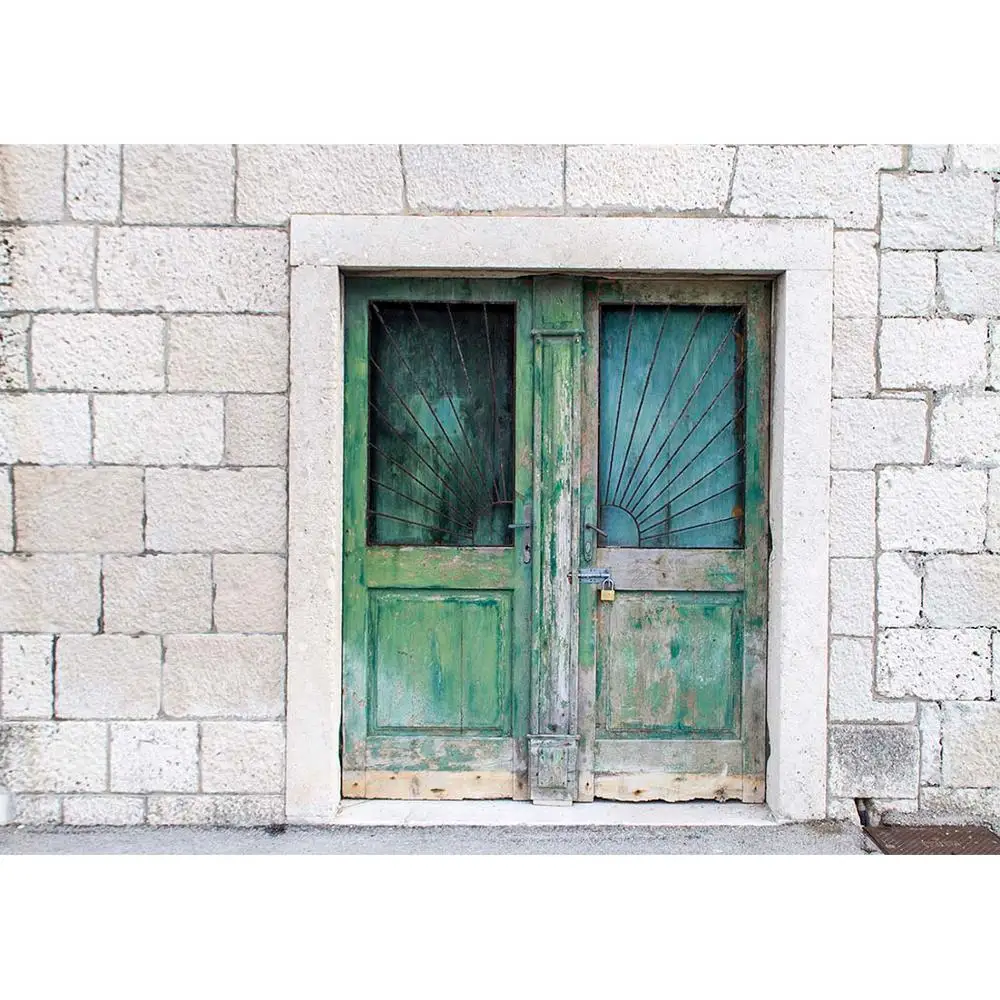 Фон для фотосъемки с изображением кирпичной стены потертой деревянной двери