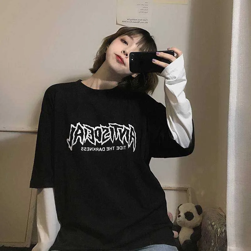 Футболка женская черно-серая с имитацией комиксов в стиле Харадзюку | Женская