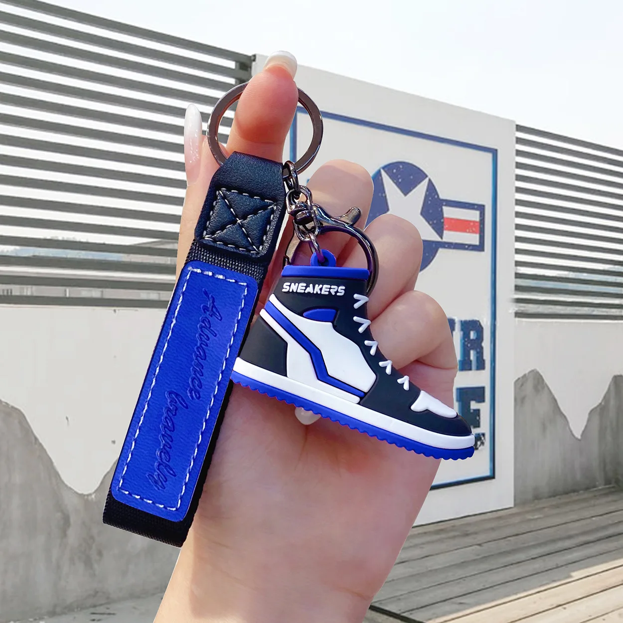 

Trend Sports Shoes KeyChains Woven Rope Buckle PVC Sneaker Key Chain Men's And Women's Car Bag Pendant Accessories Key Ring Gift