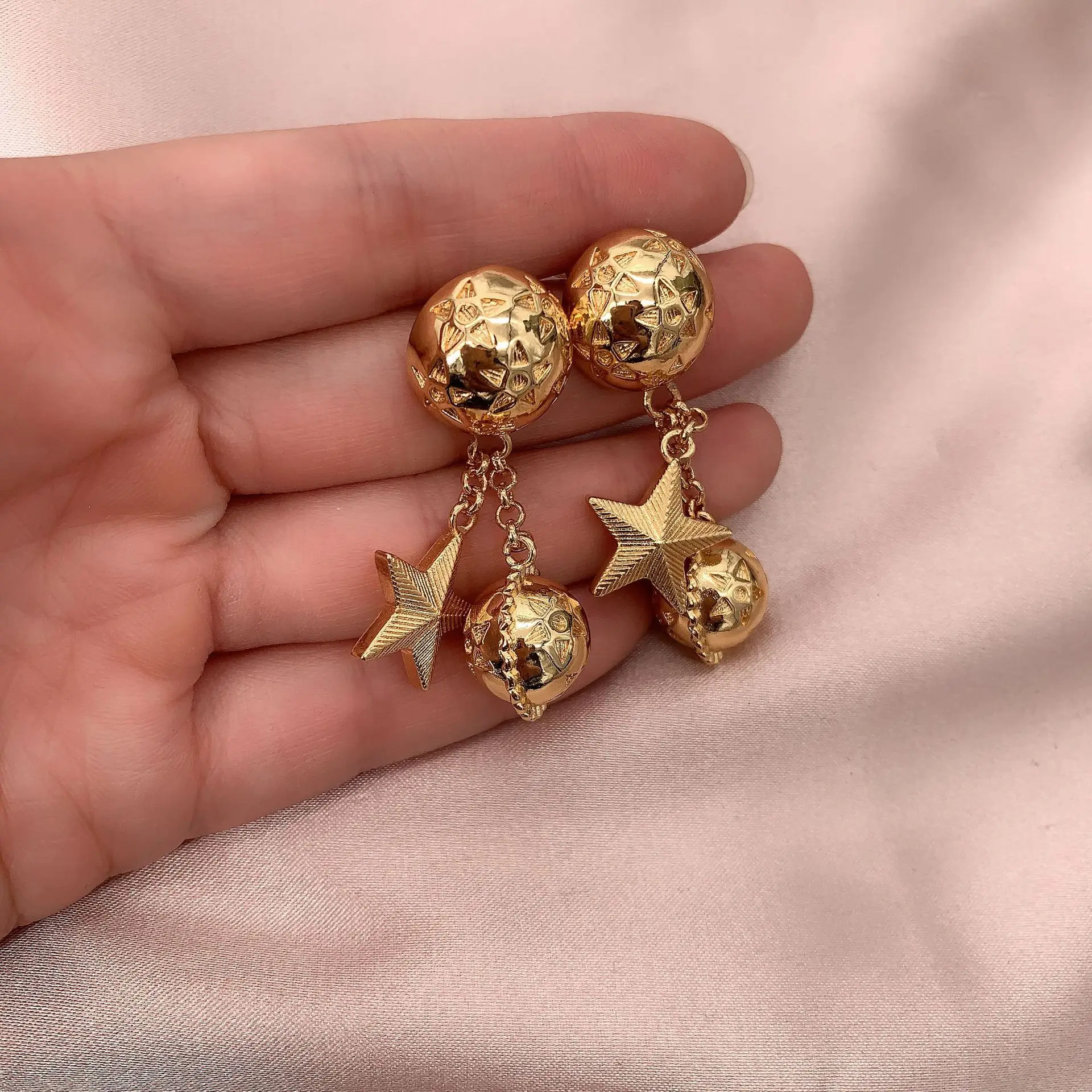 

Antique Retro Three-Dimensional Planet Pentagram Earrings Retro Brass Personality Stud Earrings