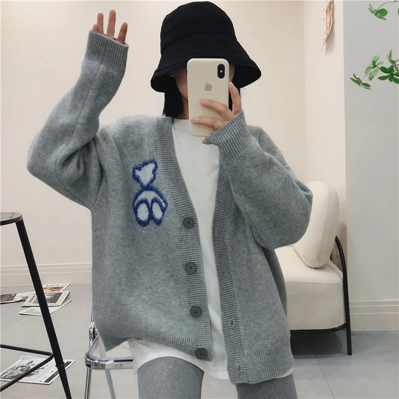 

Sweater woman 2021 spring new version of Korea v-neck fashion loose casual sweater cardigan cartoon bear jacket