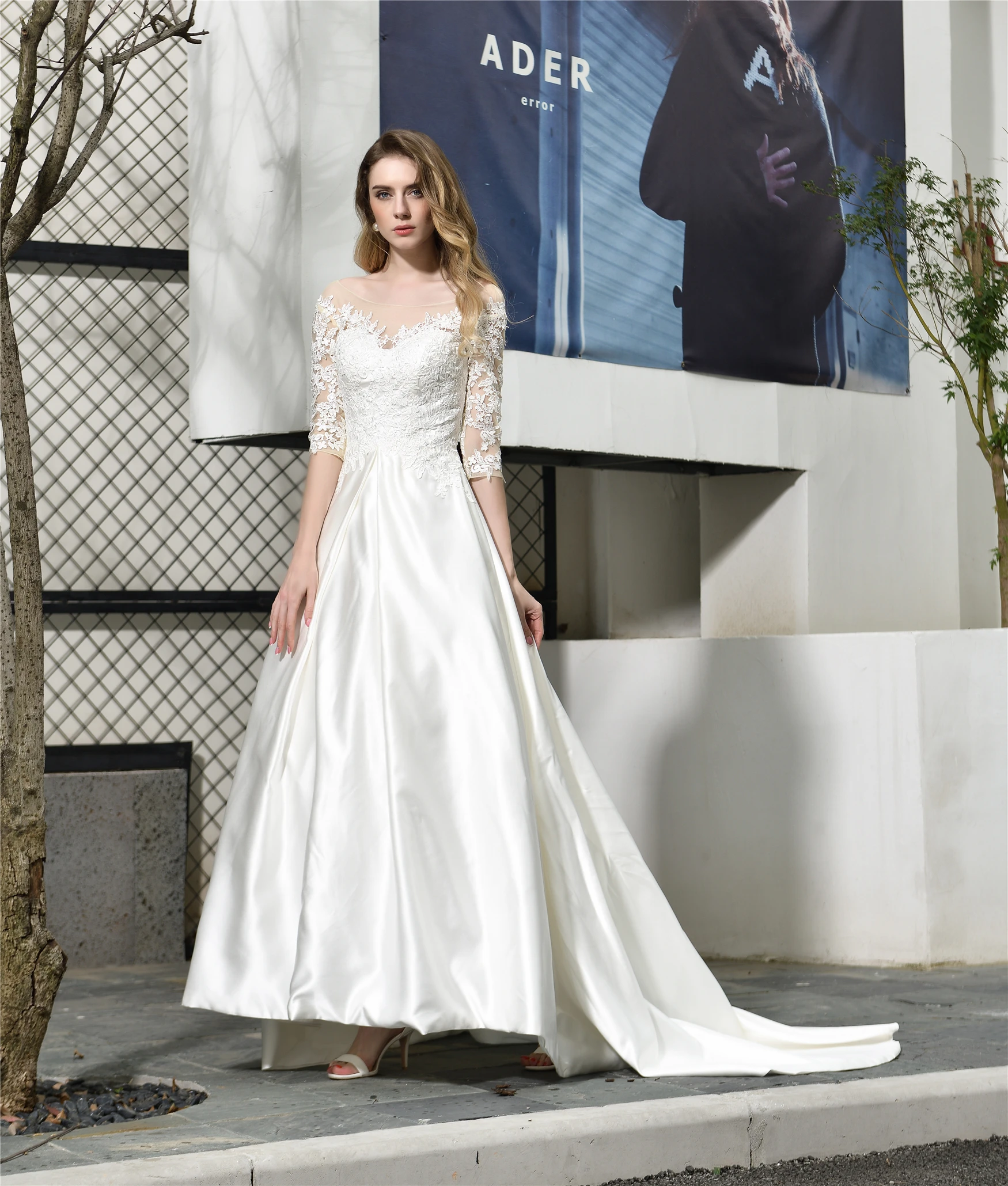 Элегантное свадебное платье А силуэта с кружевными рукавами Топ Пятнистое