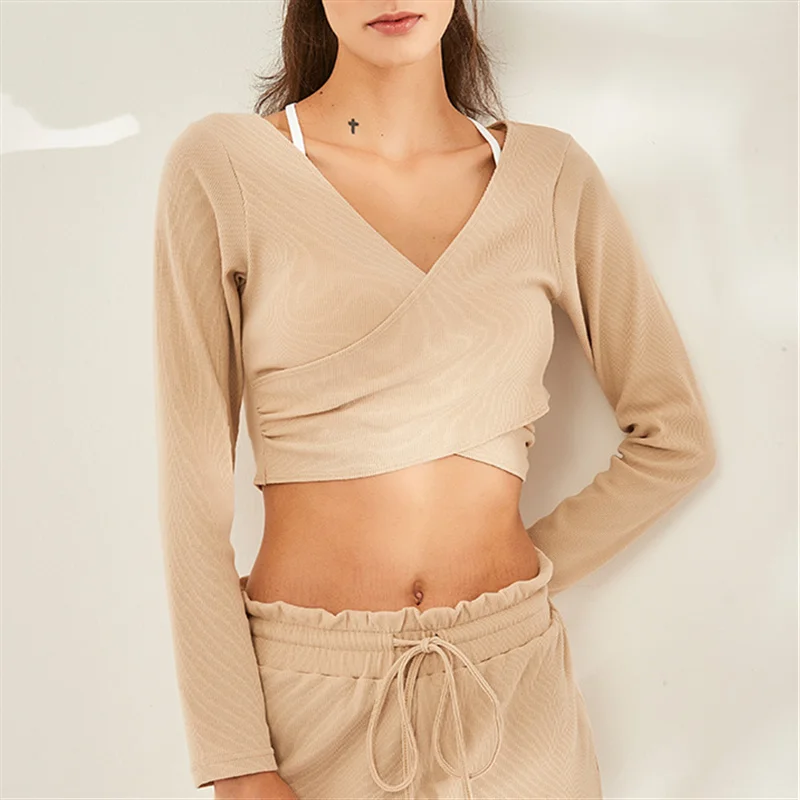 Женский ТРИКОТАЖНЫЙ УКОРОЧЕННЫЙ ТОП в рубчик для занятий йогой и фитнесом с