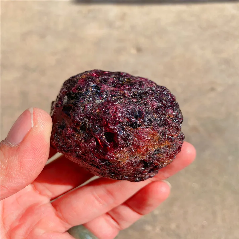 Уникальные Редкие натуральные необработанные красные гранаты 260 г фотокристаллы