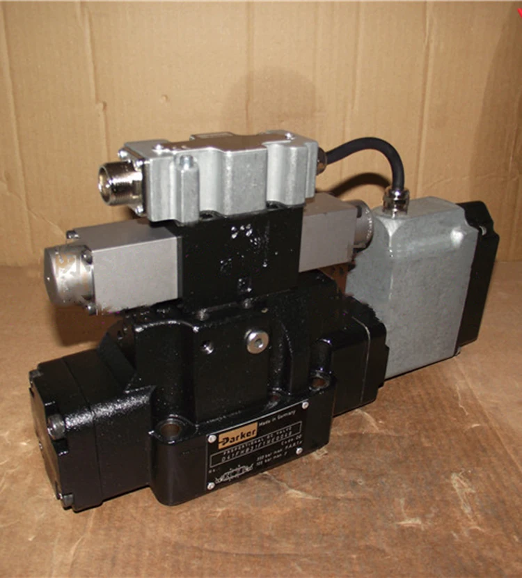 

Parker D31FBE02CC4NF00 Servo Solenoid Valve Used In Good Condition