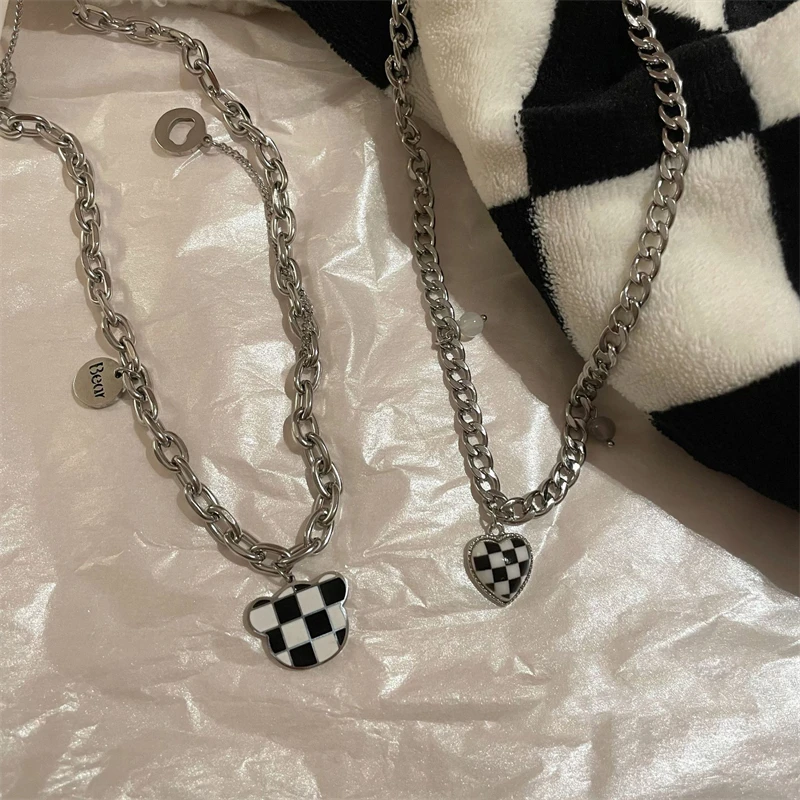 

Korea INS style black and white love bear silver women's necklace Sweet temperament fashion women's necklace Jewelry wholesale