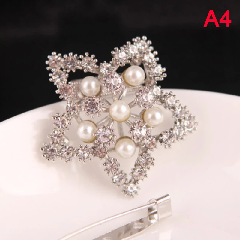 

Imitation Pearl Flower Brooch Wedding Accessory Fashion Jewelry High Quality Vintage Gold Color Brooch Pins