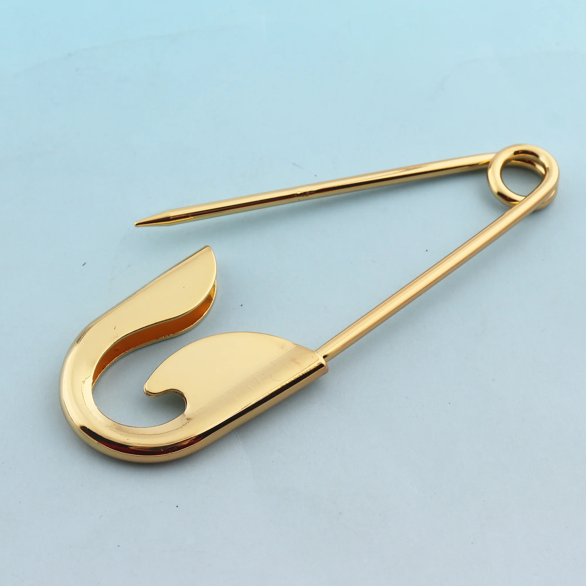 Булавка. Булавка 10. Английская булавка серебряная. Булавка для воротника. Булавка durable 192600.