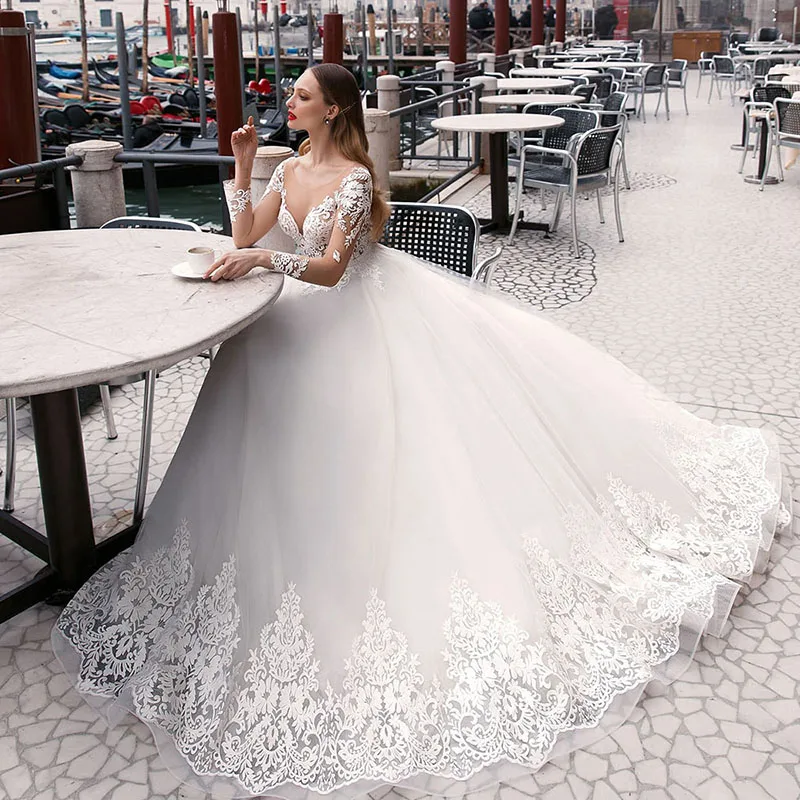 

YILIBER Lace wedding dress retro temperament long sleeve bridal dresses exquisite pattern lace tailing princess style fluffy ski