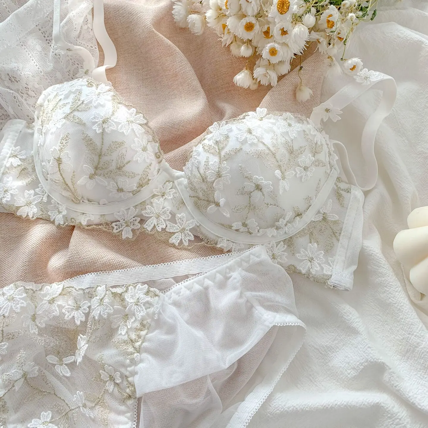 

Pastoral Style Sexy Lace Flowers Embroidery Briefs Lingerie Set Gather Soft Steel Ring Bra Set Underwear Panties Ladies Sweet