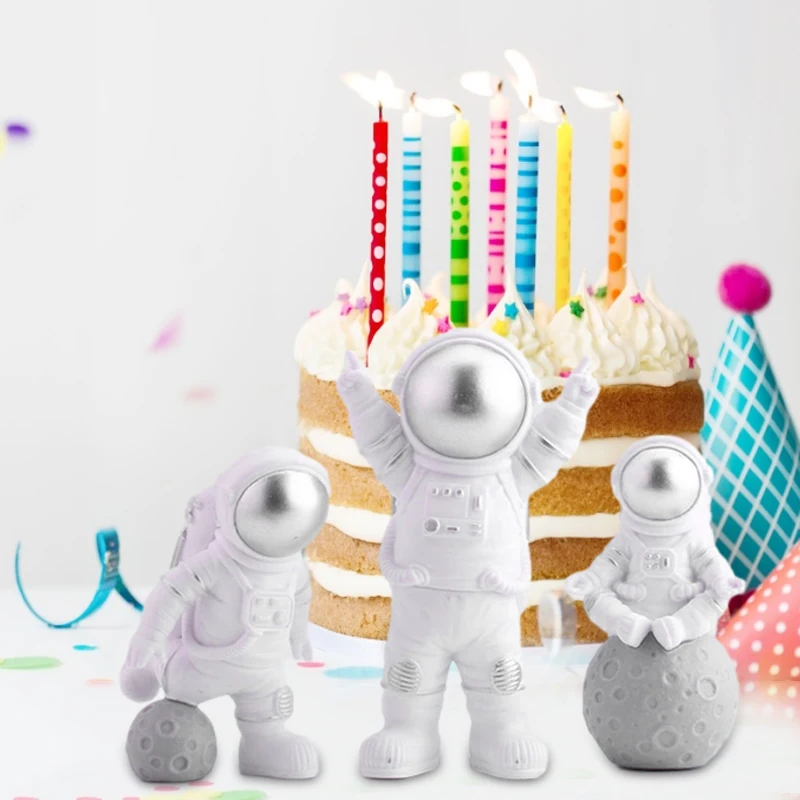 

3PCS Astronaut Action Figures Toy Astronaut Space Universe Planet Aircraft Decorations Cute Attractive Doll Ornaments