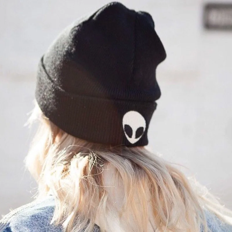 Шапка трикотажная с пришельцем унисекс | Аксессуары для одежды