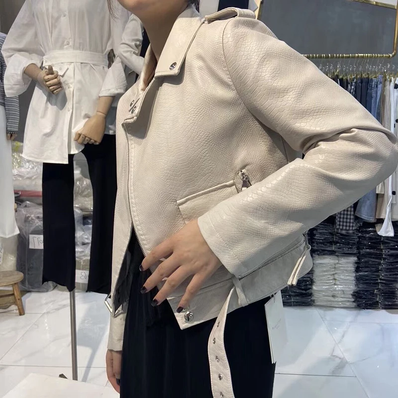 Куртка женская демисезонная из искусственной кожи с поясом в стиле панк - купить