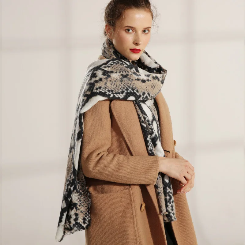Высшее качество кашемировый женский шарф со змеиным принтом зимняя теплая
