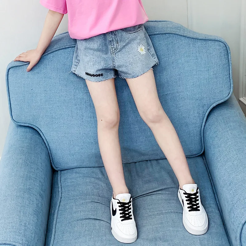 

Girls Flower Embroidery Shorts Summer Teenager Denim Shorts Childen Kids Summer Jeans Loose Shorts for Gilrs