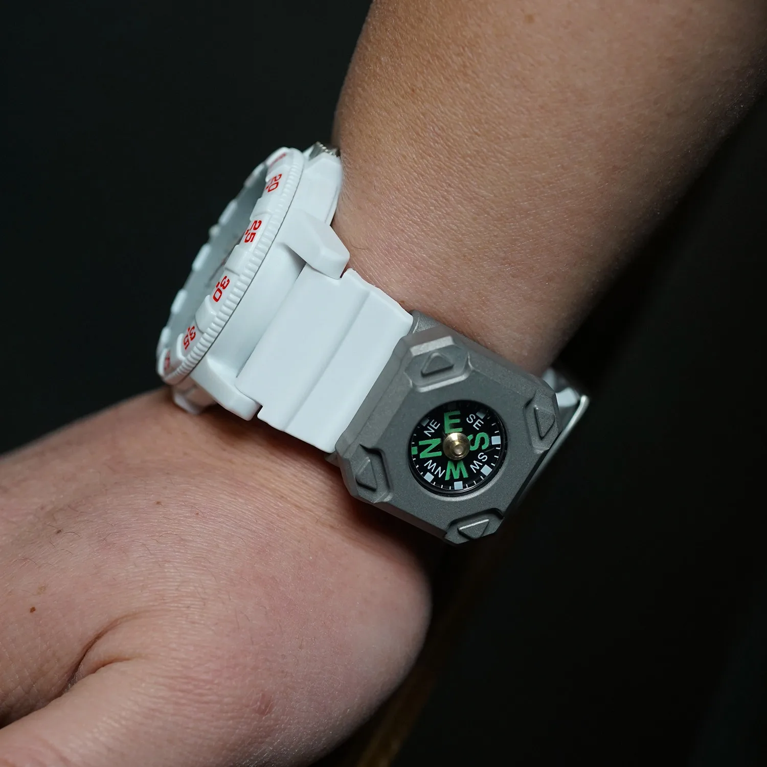 

Cps-5 strap type compass titanium alloy EDC mini luminous compass compass wristwatch buckle