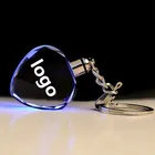 100 шт. подвеска в виде сердца со светодиодсветильник кой, брелок для ключей с логотипом автомобиля для Opel, Kia, Peugeot, BMW, Benz, Audi, Toyota, Honda, сиденье для Ford