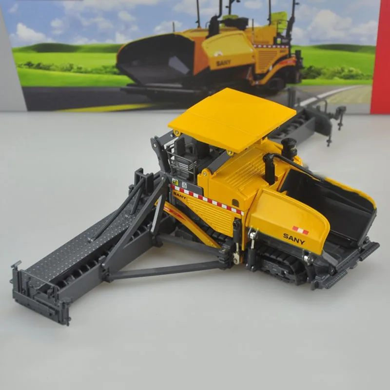 1:50 Scale Alloy Asphalt Paver Metal Engineering Machinery Model Diecast Collection Display Kids Souvenir Gifts Boys Toys Adult