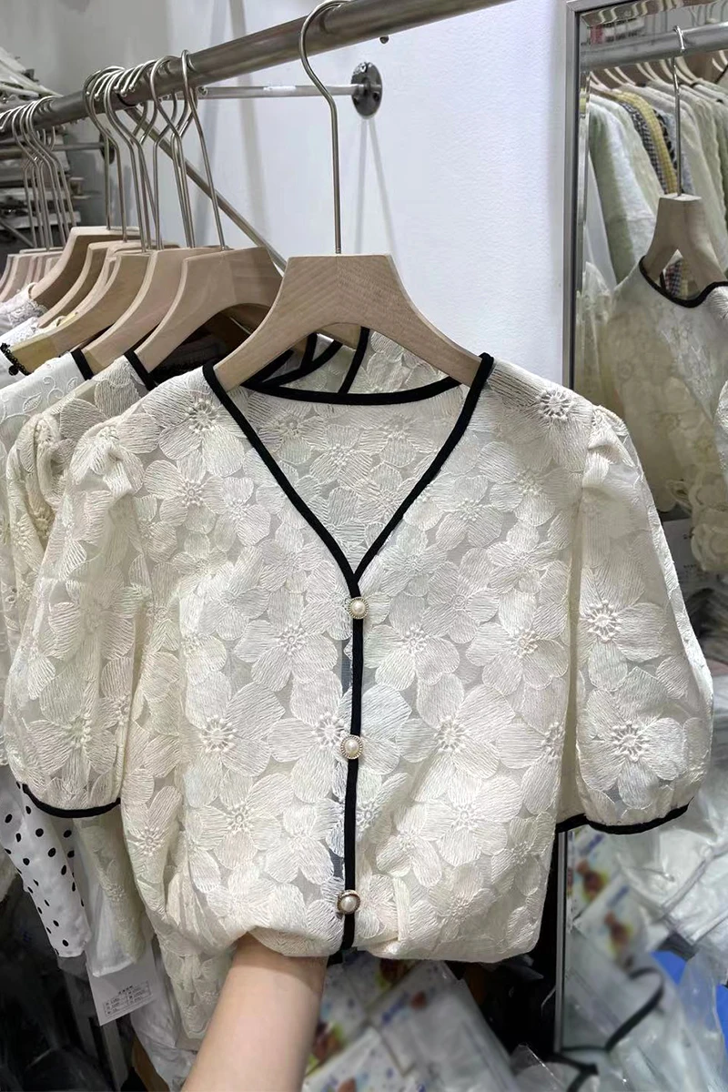 

Flower Embroidered Shirt Women's Summer Short Sleeve 2021 New Gentle French Style V-neck Western Style Puff Sleeve Tops