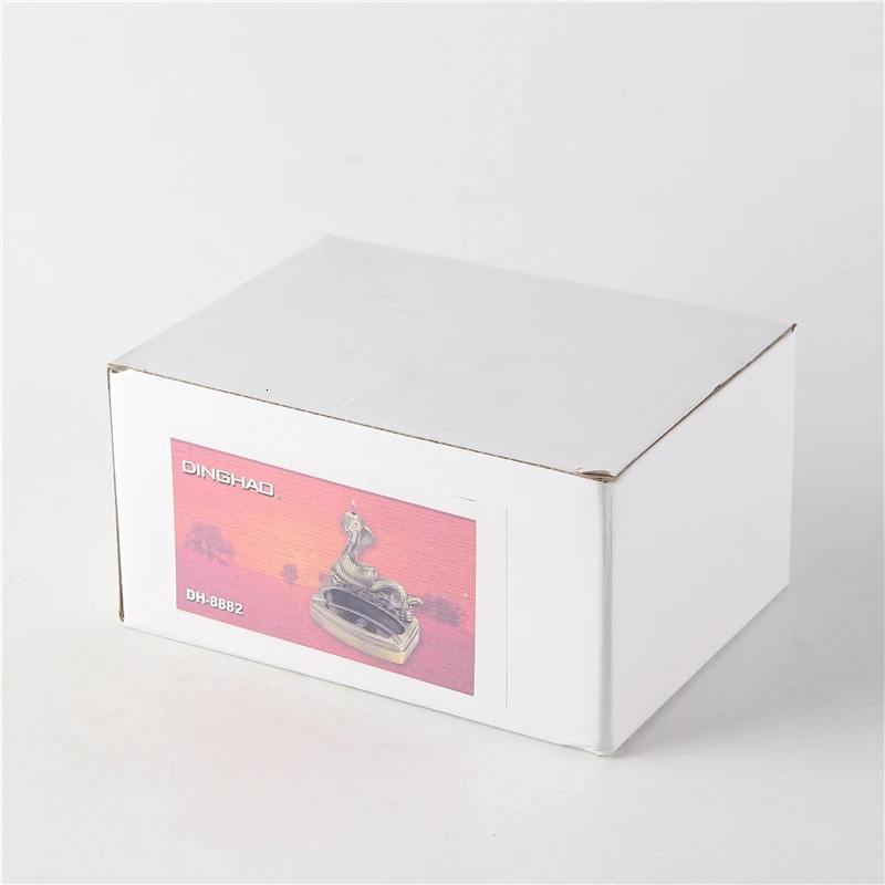 Новый тип смолы Металлическая Пепельница Кобра модель пепельница с зажигалкой