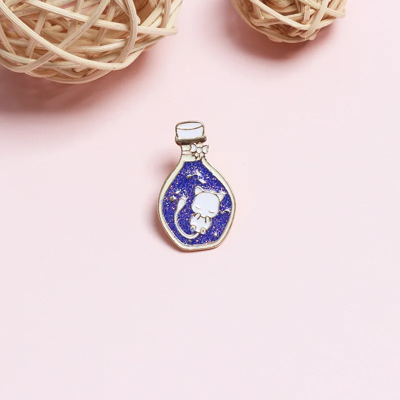 Значки с героями мультфильмов милый котенок в блестящей бутылке Броши для женщин