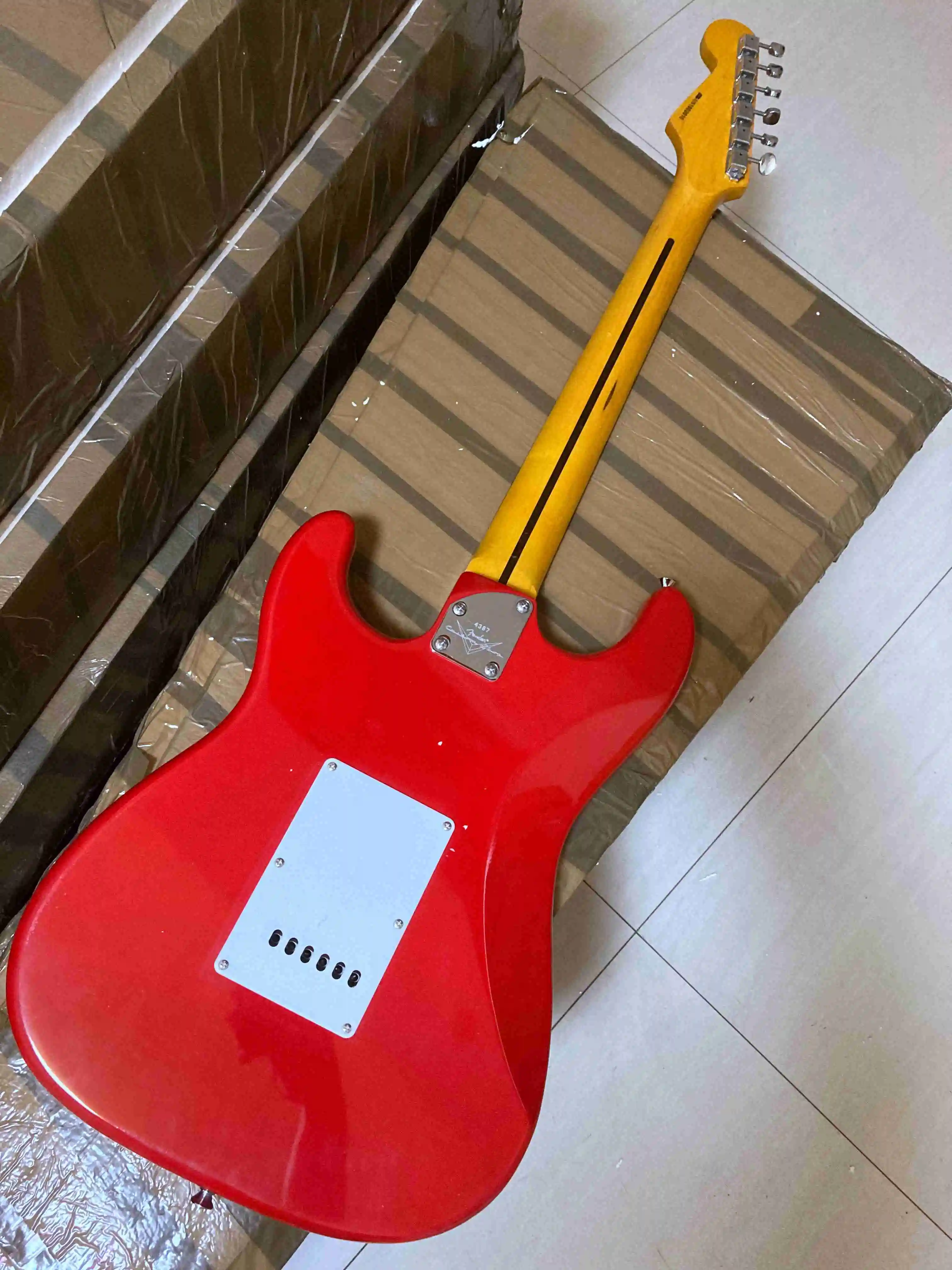 Stratocaste-r custom body 6 string Rosewood fingerboard red Electric Guitar в наличии | Спорт и развлечения