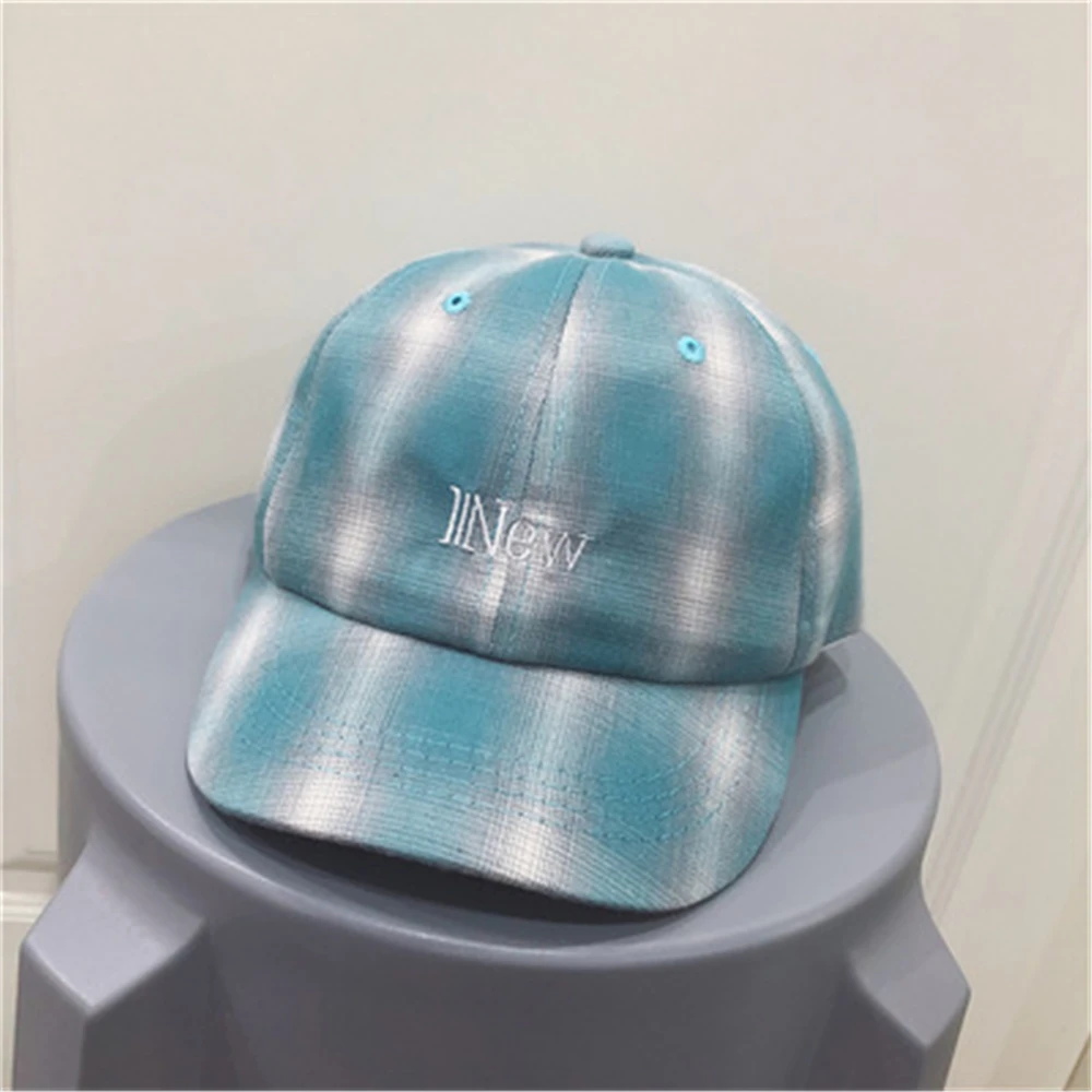 Стильная кепка в шотландскую клетку с коротким краем для любителей сезон весна