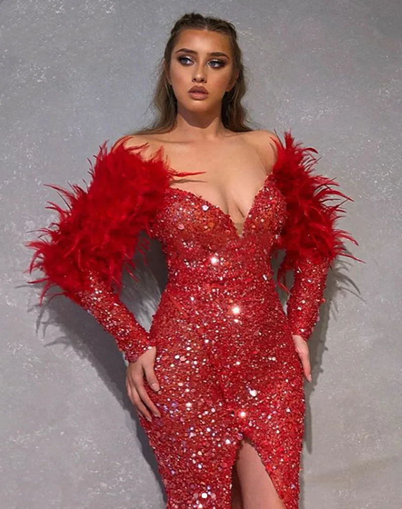 Платье с V-образным вырезом украшенное бусинами разрезом на боку | Свадьбы и