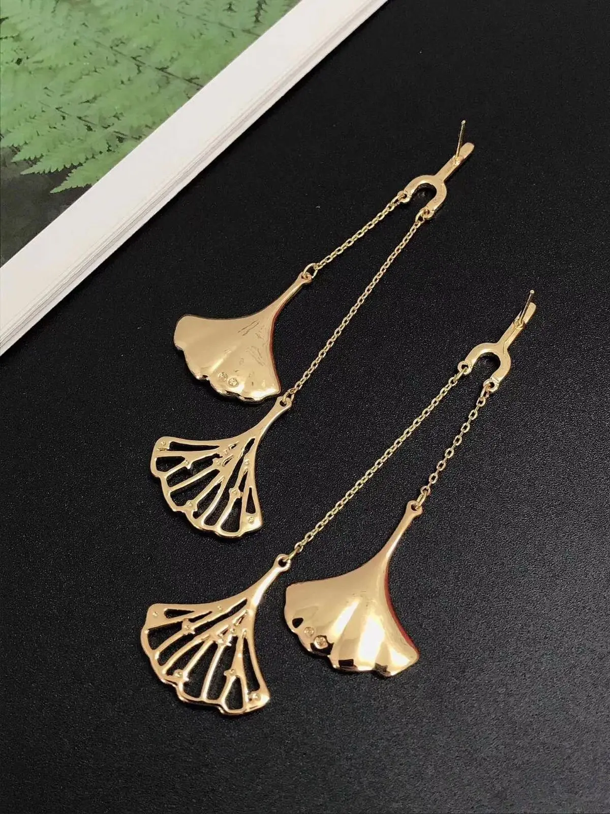 

SWA High Quality SWA New Apricot Leaf Shape Double-Layer Hollow Fashion Charm Women's Earrings Charming Fashion Jewelry