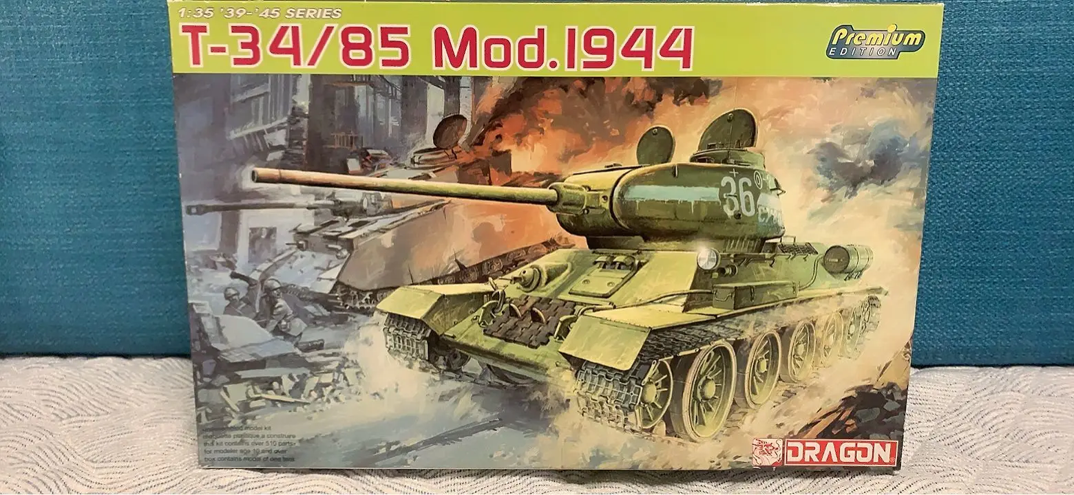 

DRAGON 1/35 Soviet Tank T-34/85 Model 1944(Premium Edition)