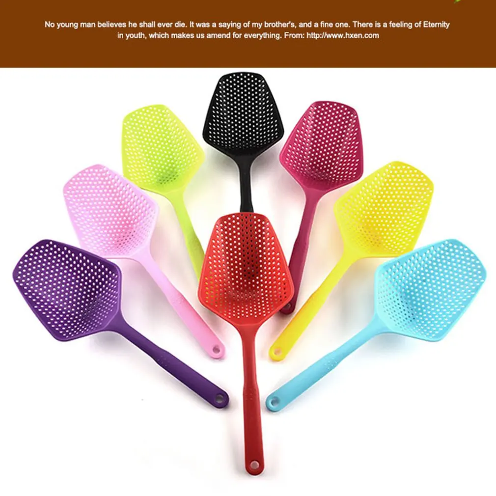 Дуршлаг совок ложка приготовленные продукты ситечко макароны овощи рис слив