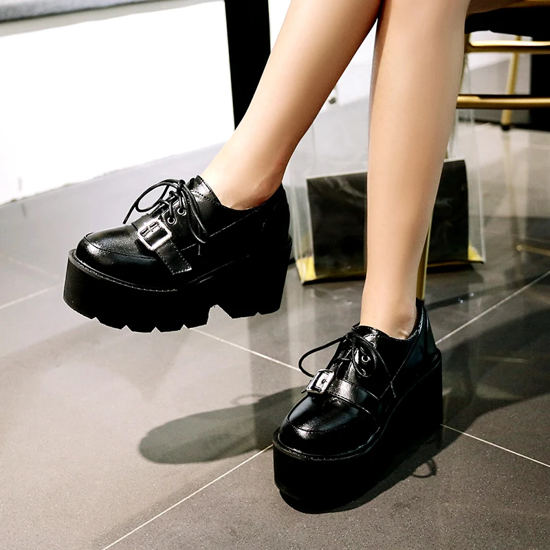 Осенняя обувь на шнуровке сапоги массивном каблуке женские черные кожаные туфли