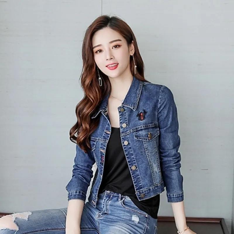 Весенняя Новинка женские короткие джинсовые пальто с вышивкой приталенная