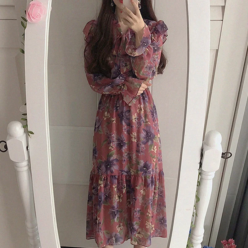 Винтажное длинное платье с оборками и расклешенными рукавами облегающее