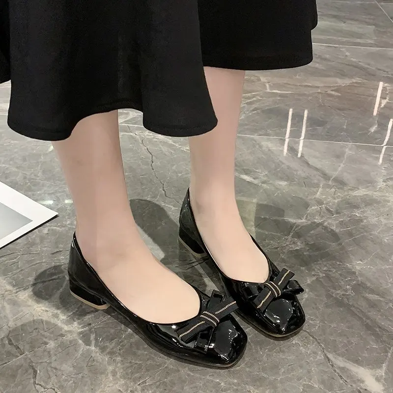 

Summer Shoes Ladies Bow-Knot Shallow Mouth Patent Leather Ballet Flats Casual Female Sneakers All-Match Ladies' Footwear Square