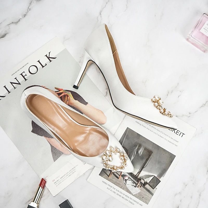 

Pointed Stiletto High Heel White Silk Wedding Shoes Rhinestone Pearl Bridal Shoes Size Shoes 33-42 Sizes Dress Party Shoes
