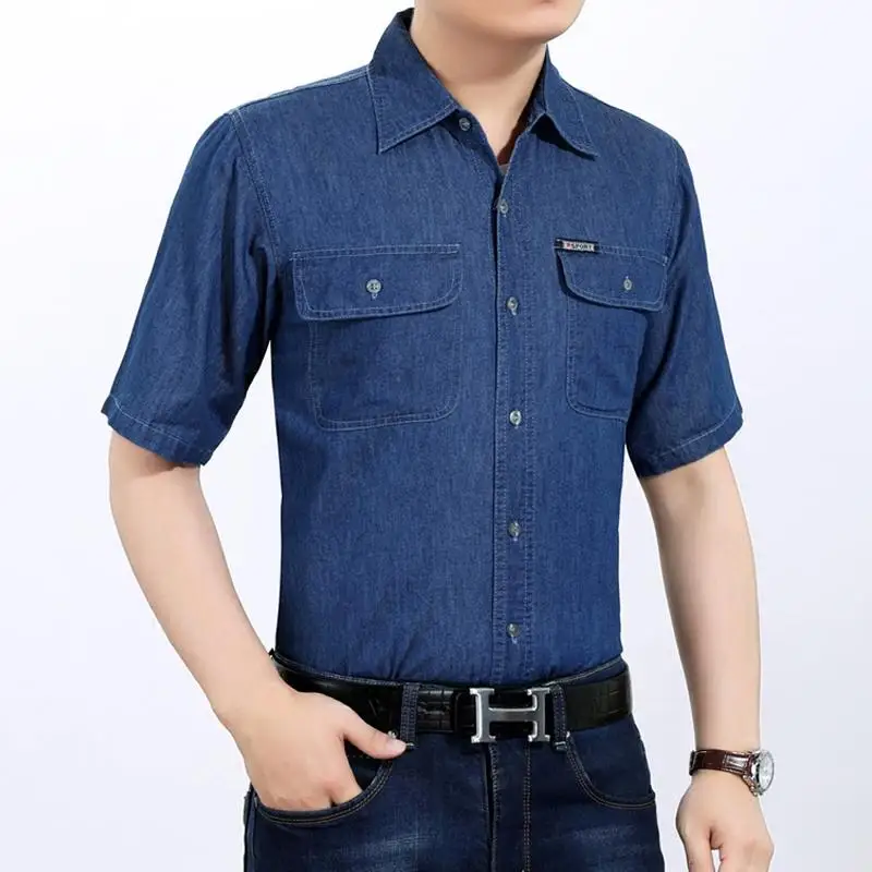 

Джинсовая рубашка мужская синяя с коротким рукавом с двумя боковыми карманами на пуговицах Повседневная однотонная Свободная джинсовая Бл...
