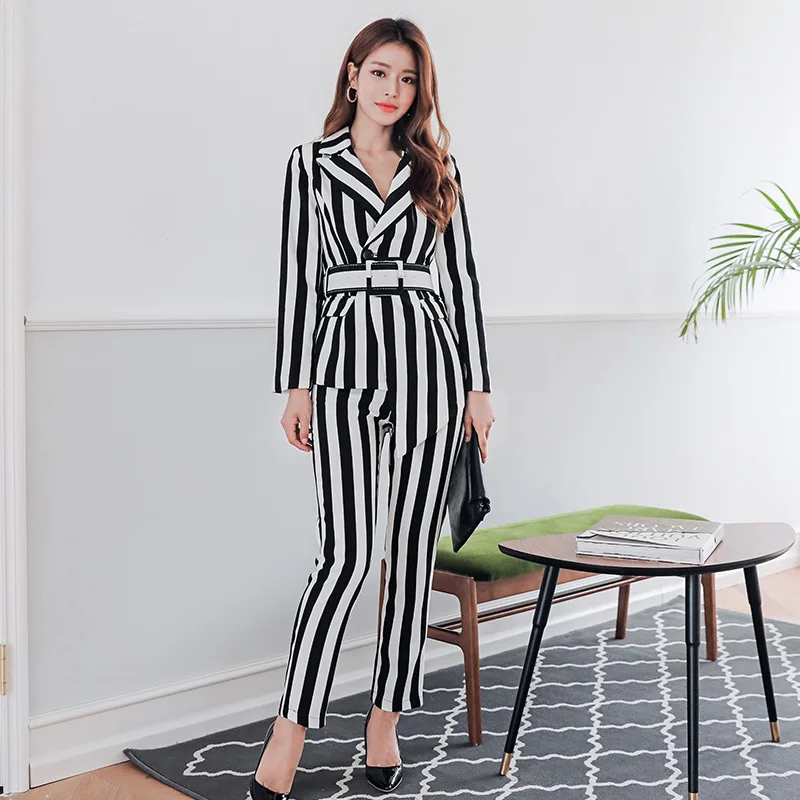 Женский костюм со штанами в черно белую полоску комплект из двух предметов