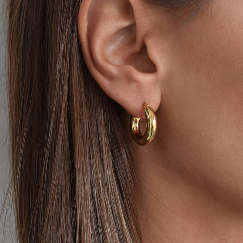 

2021 New Vintage Style Tarnish Free 18k Gold Plated Screw Twisted Smooth Chunky Stainless Steel Hoop Earrings For Women