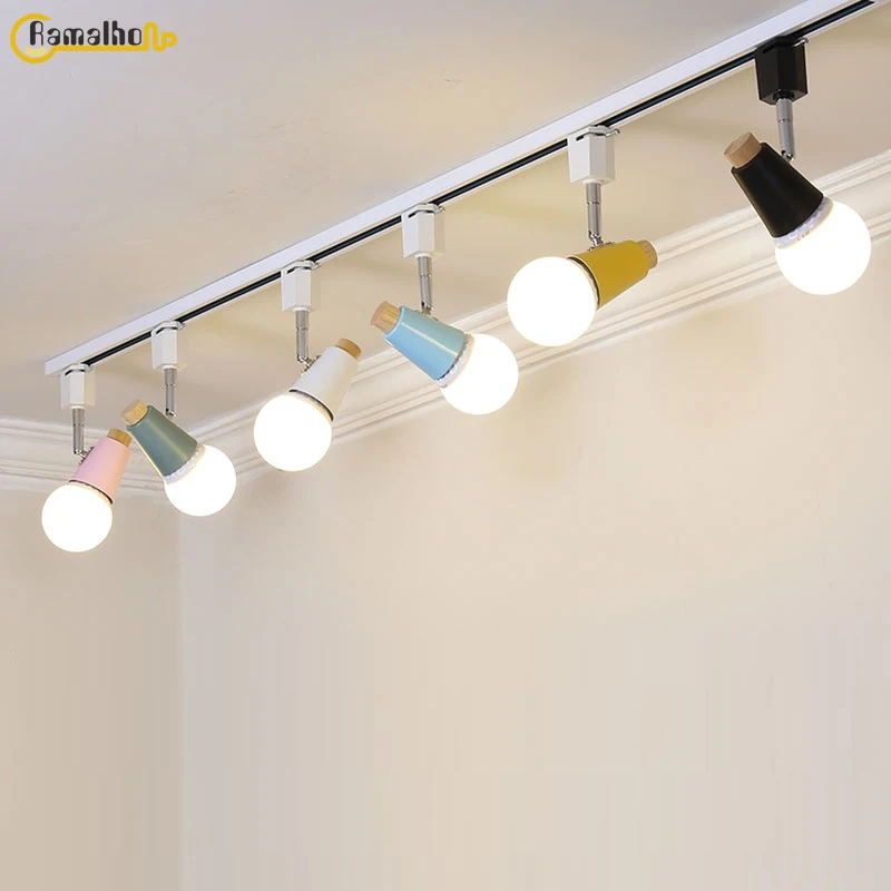 Современный светодиодный светильник для трека с цветными соединителями