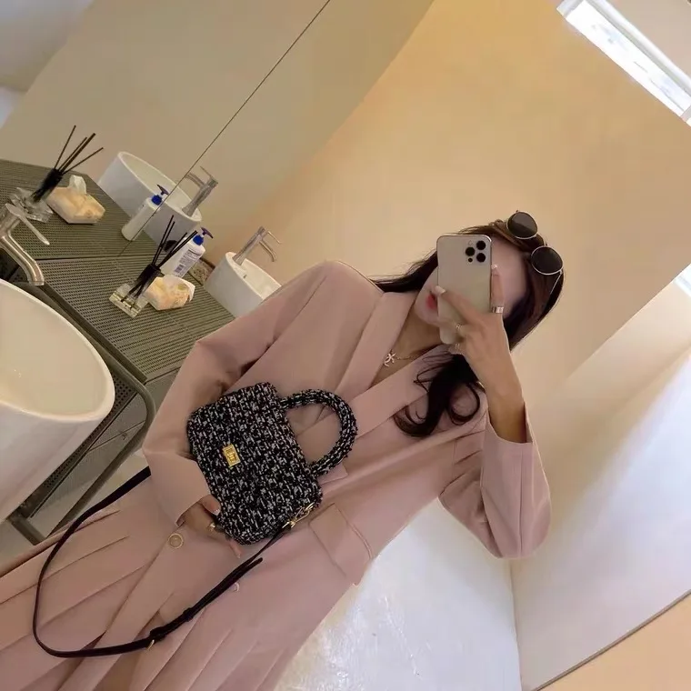 

Fashion Wool Knitting Small Handbags for Women Flap Shoulder Crossbody Bags Retro Designer High Quality Casual Messenger Bags